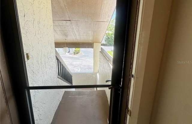 5207 WILLOW LINKS Gallery 3
