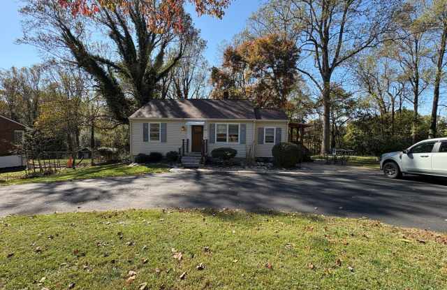 Move in special! 6 month lease option! - 1036 Oakmont Circle, Lynchburg, VA 24502