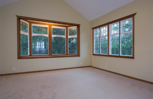 1515 SAKURA DRIVE Gallery 3