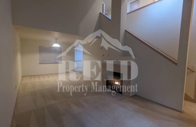 MOVE IN READY!! 3-Bedroom Townhome in Desirable Ridgetop Area Gallery 3