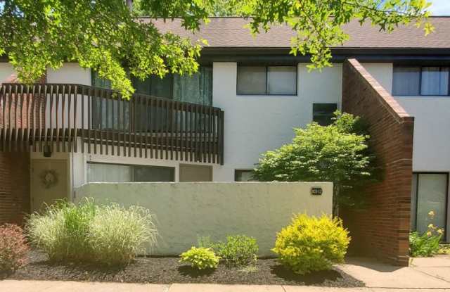 Stratford Drive-803-12 Gallery 1