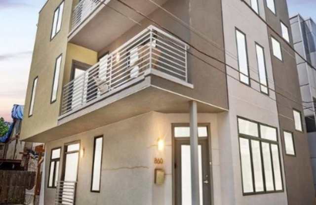 Amazing 4 Bed 4 Bath w/driveway in Northern Liberties! Gallery 1