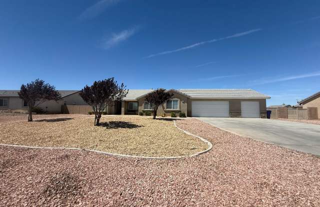 Beautiful Home In Apple Valley Vineyards-4 Bedrooms, 2 Bathrooms, Office, 3 Car Garage photos photos