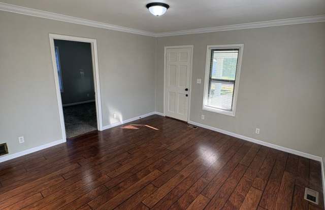 2-Bed Home with 2-Car Garage, Big Fenced Yard & Full Basement — Peoria Heights Gallery 4