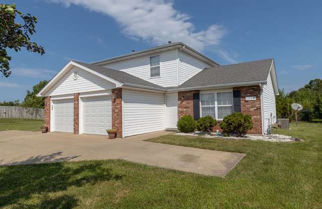 Belmont Park Duplex - 1507 Native Dancer Court, Columbia, MO 65202