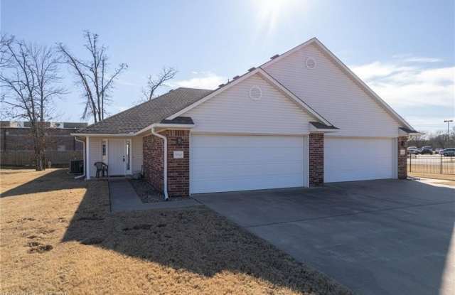 5800 Park Valley  CIR - 5800 Park Valley Circle, Fort Smith, AR 72916