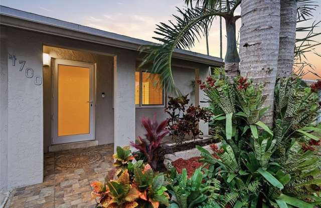 4700 NE 3rd Ter photos photos