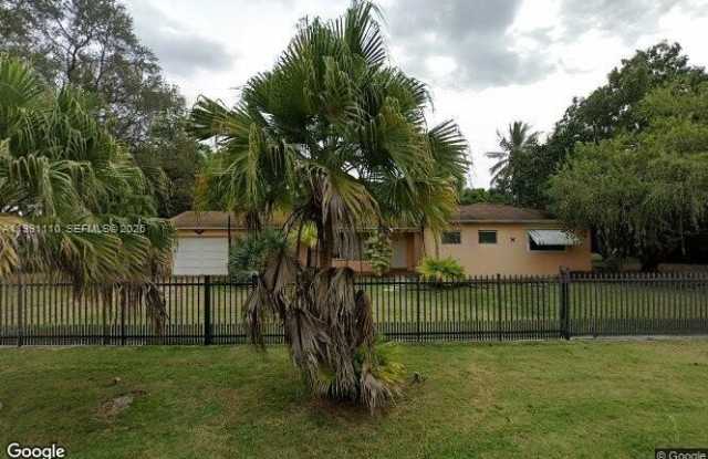 7025 SW 71st Ct photos photos