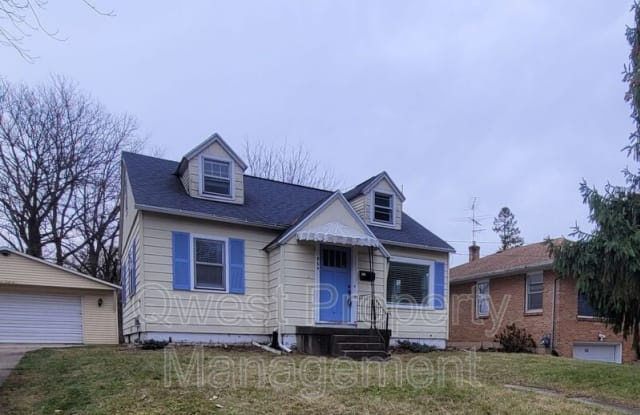 864 Emerald Ave NE photos photos