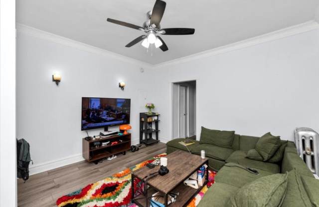 459 W Roslyn place photos photos