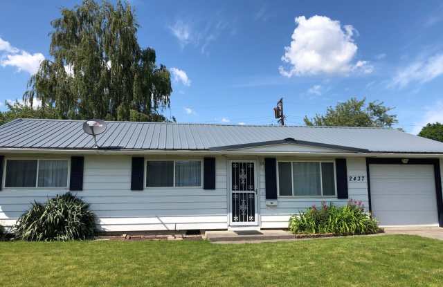 Feels Like New! - 2437 Southwest Olson Avenue, Pendleton, OR 97801