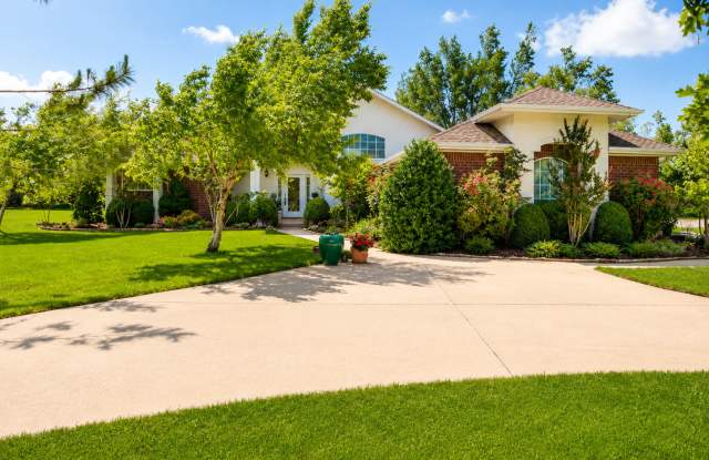 13600 Lakeshore Dr photos photos