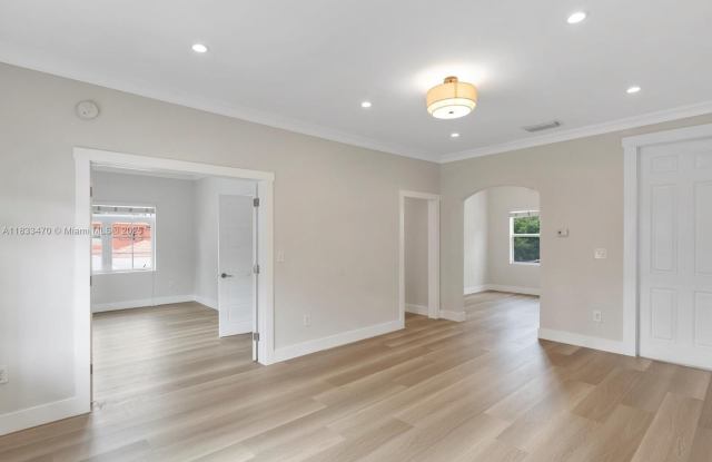 2431 Biscayne Blvd photos photos