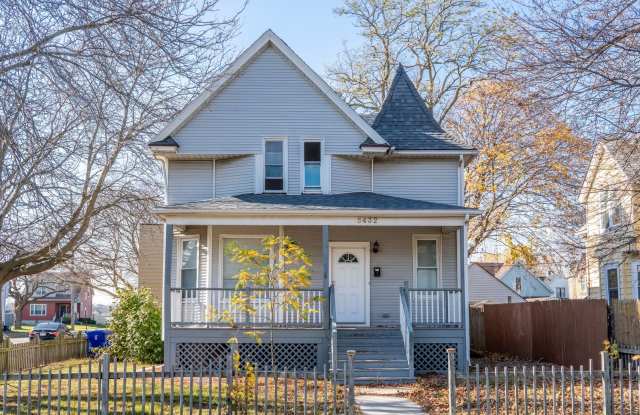 Spacious 4 Bedroom 2 Full Baths Available Kenosha photos photos