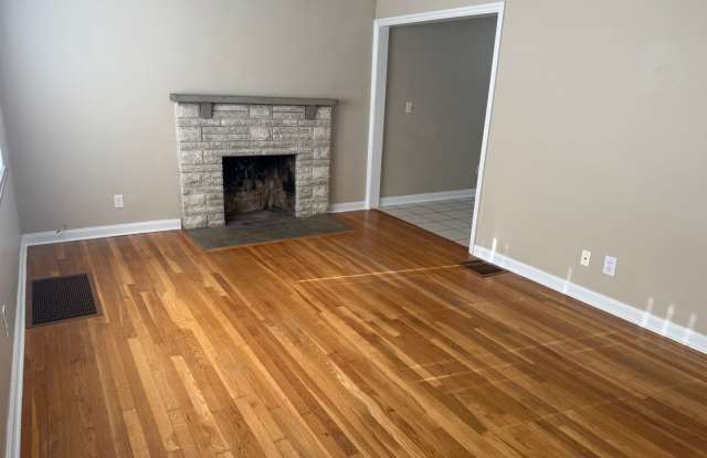 3 Bedroom Cape Cod - Upper Arlington, OH Gallery 3