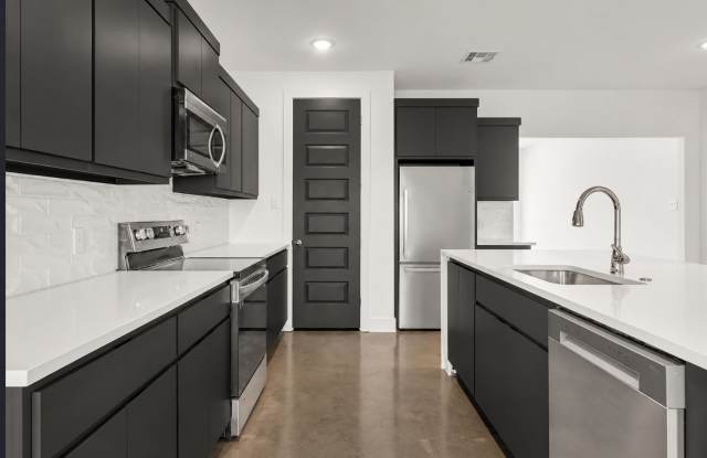Luxury 4 Bedroom in South College Station Gallery 3