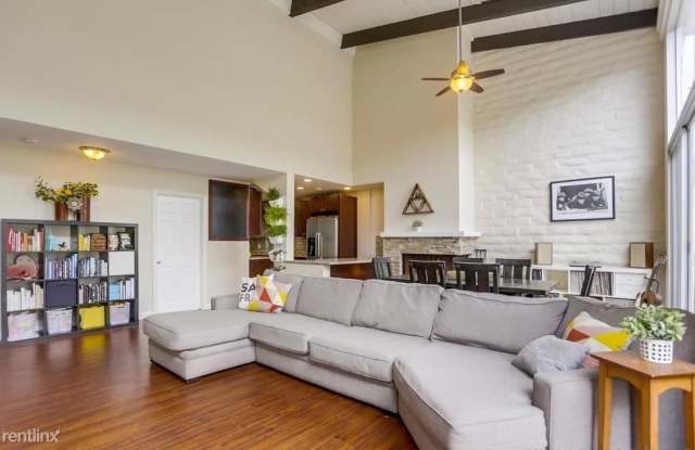 2544 Navarra Dr Unit 4 Gallery 3