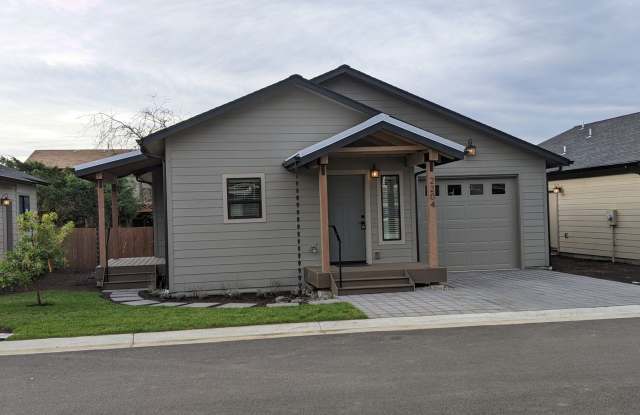 Gorgeous 2-Bedroom, 2-Bath Home In Eugene! - 2204 4 Oaks Grange Road, Eugene, OR 97405