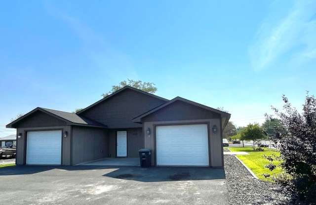 Spacious 2-Bedroom, 2-Bathroom Duplex – Ideal Location! Gallery 1
