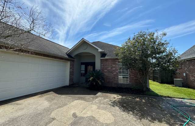 Must see this Beautiful 3/2 Home off Blueboonet Available Now! photos photos