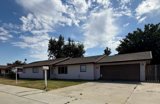 ** MOVE IN SPECIAL HALF OFF FIRST MONTHS RENT! **3 Bedroom Home in Arvin! photos photos