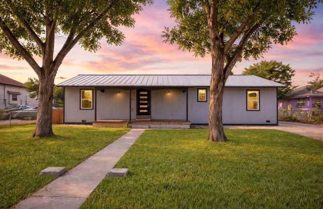 1126 W Lullwood photos photos