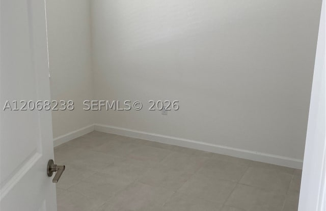 20696 NE 7th Pl Gallery 2
