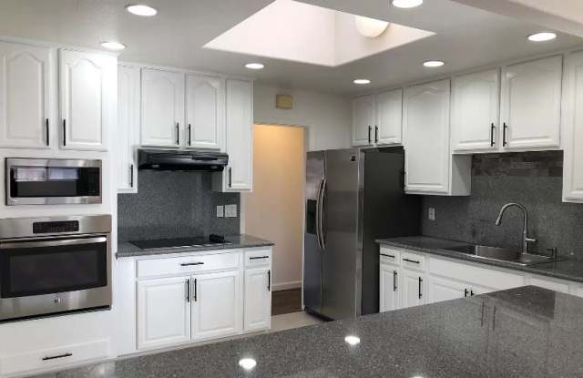 2528 Farrington Way Gallery 2