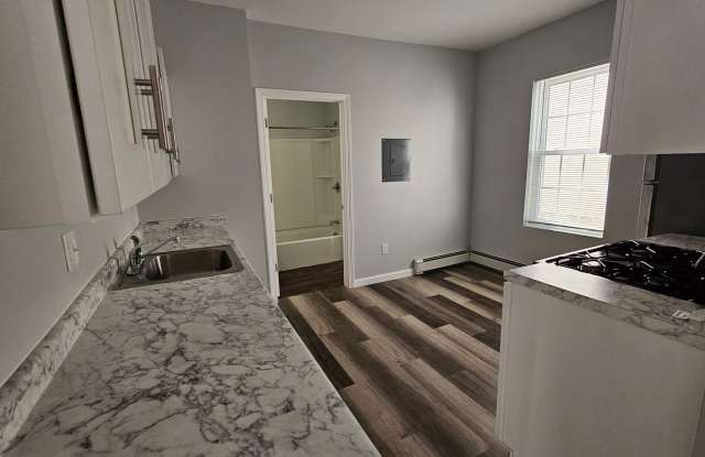 302 Cartier St Gallery 4
