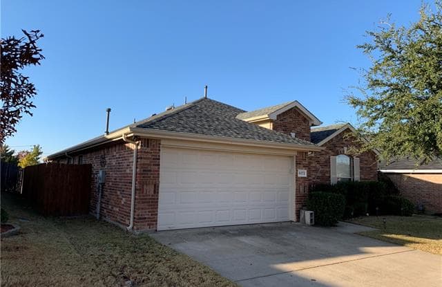 8172 La Frontera Trail - 8172 La Frontera Tr, Arlington, TX 76002