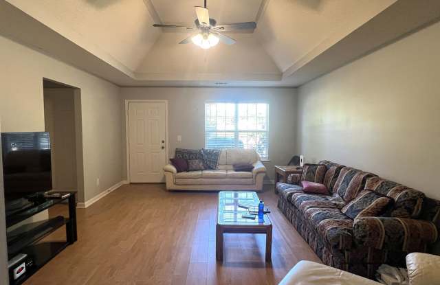 Great Home close to Bluebird in Ft Valley Gallery 4