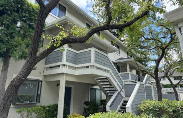 Beautiful upper level 2 story condo w/detached 1 car garage in Ashford Ct. photos photos