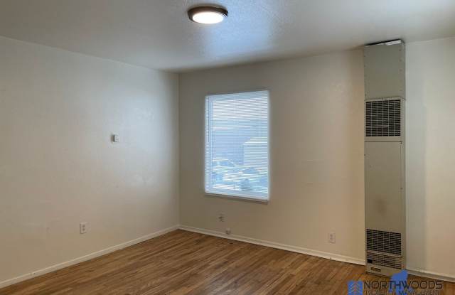 Nice 1 Bedroom 1 Bath Upstairs Apartment - 601 North Bartlett Street, Medford, OR 97501