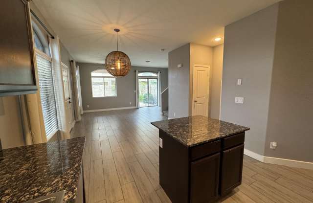 2725 E MINE CREEK Road Gallery 4