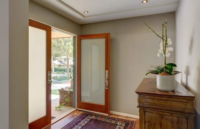 1025 Nithsdale Road Gallery 4