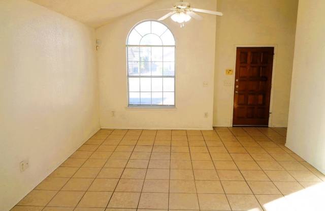 Welcome To This Charming Single Level Home With Evaporative Air Located In Quiet Eastside Neighborhood Gallery 4