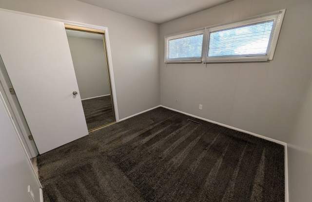 3 bedroom home near Washburn University Gallery 3