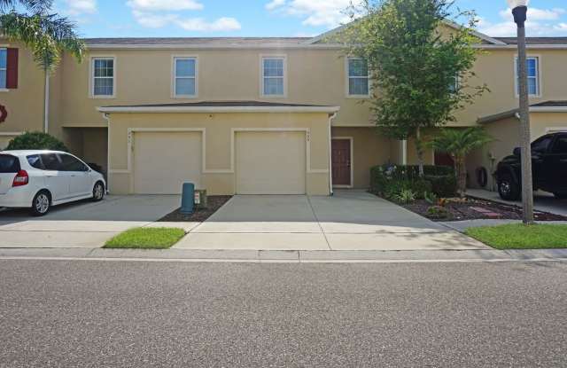 Town Home Available for Rent in Lake Bluff Davenport! photos photos