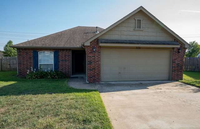 Stunning 3 Bed 2 Bath In Quiet Neighborhood Gallery 1