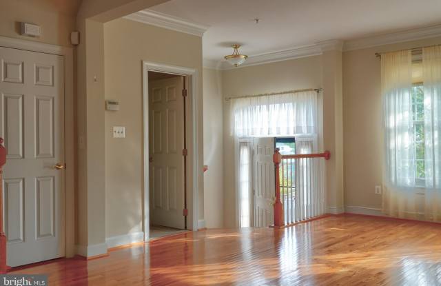 1005 CRESTFIELD DRIVE Gallery 3