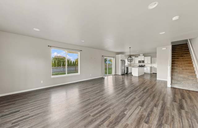 4 Bed 2.5 Bath - Excellent Condition - Hillcrest - Pet Friendly - NAS Whidbey Gallery 3