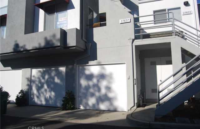 27837 Emerald Gallery 2