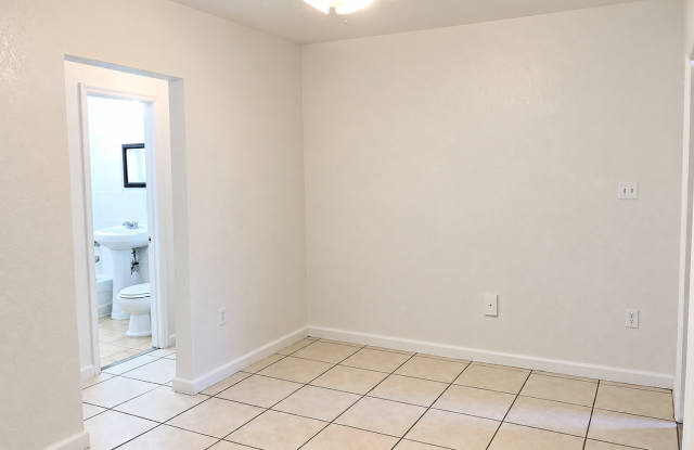 Discover Comfort and Convenience in Our 1-Bedroom Apartment Gallery 4