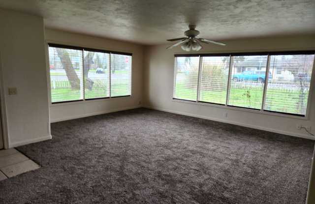 3-Bedroom 1 1/2-Bathroom home in Creswell photos photos