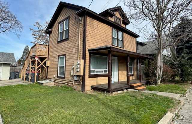 Bright & Updated Studio – One-Level Living with Landscaping Included! Gallery 1