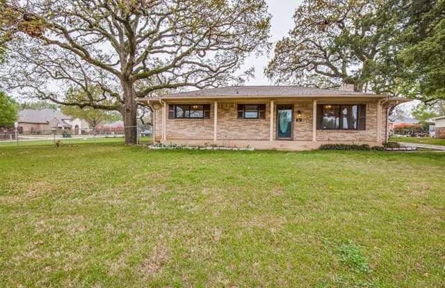533 E Sandy Lake Road - 533 East Sandy Lake Road, Coppell, TX 75019