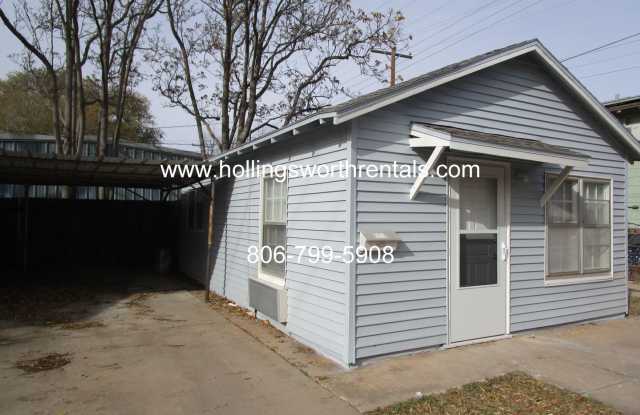 Convenient to Texas Tech remodeled efficiency - 2608 Akron Avenue, Lubbock, TX 79410