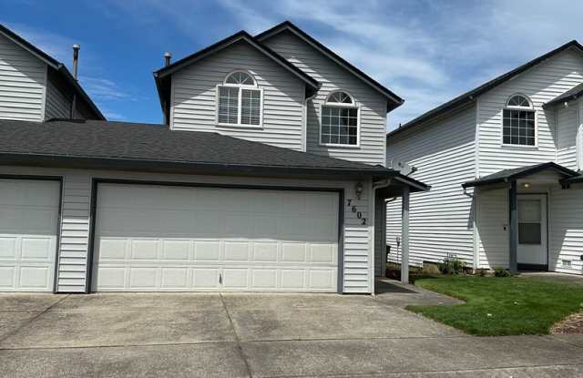 Shopper's Delight- Central Vancouver 2/ 2.5 Townhouse photos photos