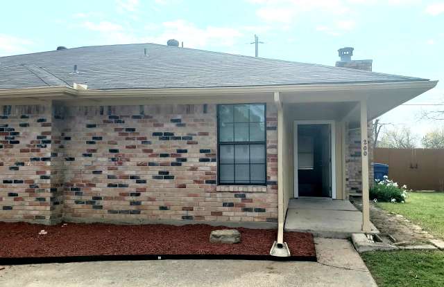 104 E Simonds Road - 104 East Simonds Road, Seagoville, TX 75159