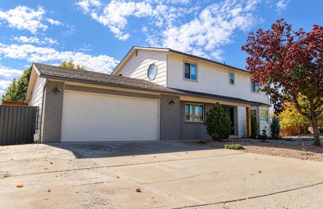 Beautifully Updated Bell Ridge Home with Private Backyard Retreat Gallery 3